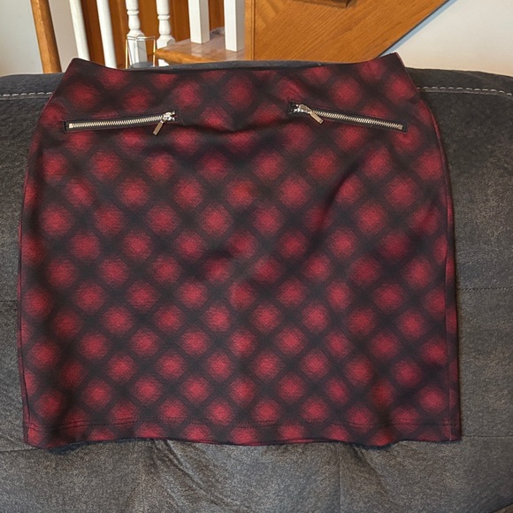 Maurices Dresses & Skirts - Maurices Red and Black Mini Skirt with Zipper Accents